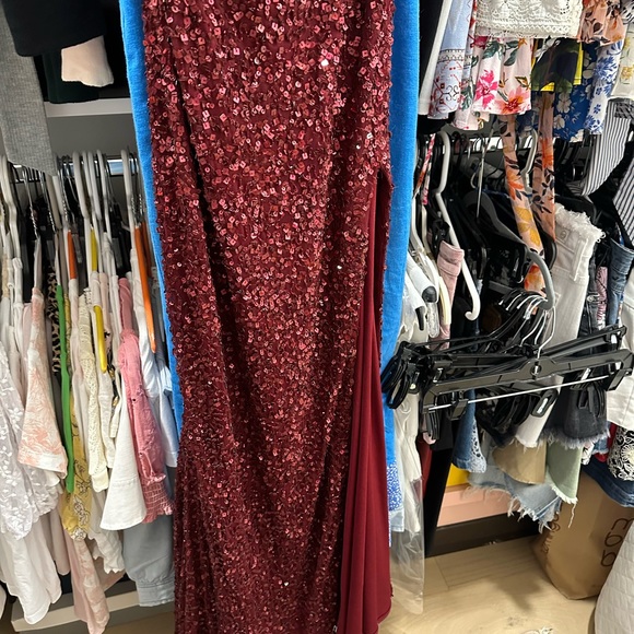 Beautiful Red Gown - Picture 4 of 5